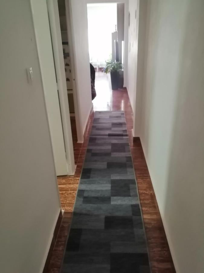 Schoene Wohnung Mit Wifi Und Parkplatz Auf Der Strasse Олива Экстерьер фото