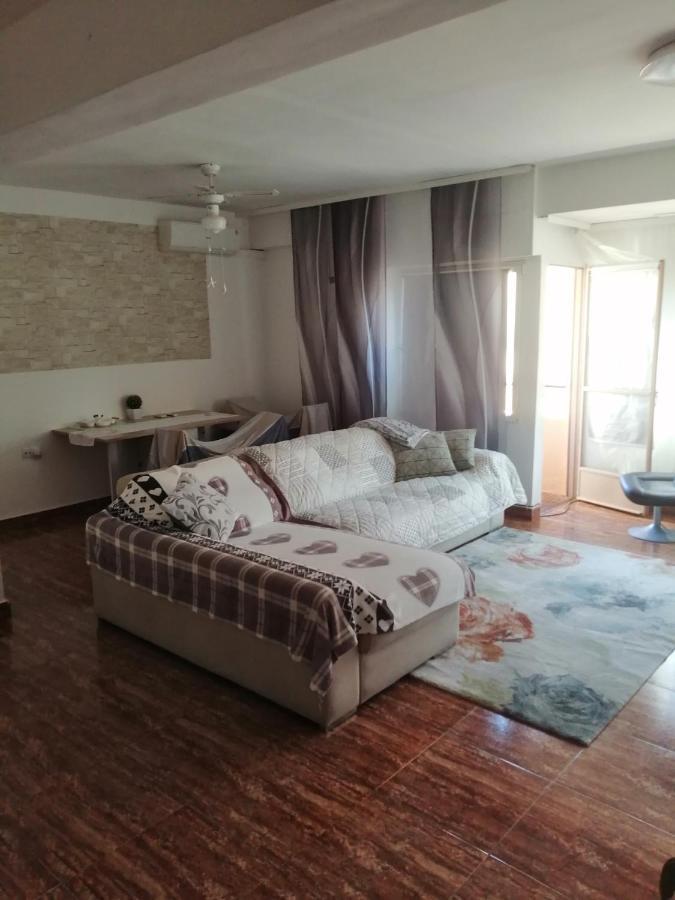 Schoene Wohnung Mit Wifi Und Parkplatz Auf Der Strasse Олива Экстерьер фото